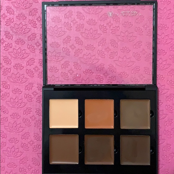 Anastasia Beverly Hills Deep Cream Contour Kit - Picture 1 of 3